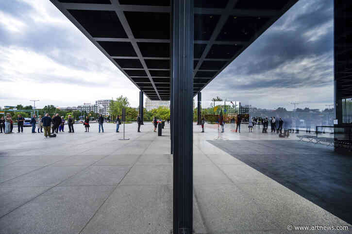 Neue Nationalgalerie Mounts Ukrainian Refugee Fundraiser, Artists Accuse Fashion Firm of Stealing Their Art, and More: Morning Links for March 7, 2022