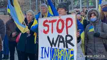 Hundreds of Calgarians rally at City Hall in support of Ukraine