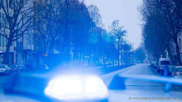 Berauschter Mann ohne Führerschein rast Polizei davon