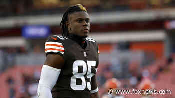 Browns place franchise tag on tight end David Njoku