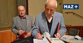 Henry Strutz und Siegfried Leppin mit Eintrag ins Ehrenbuch von Wittenberge geehrt - Märkische Allgemeine Zeitung