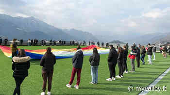 Clusone, gli studenti del "Fantoni" per la pace - MyValley.it