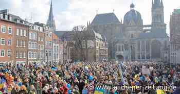 Katschhof Aachen: Tausende Menschen folgen Aufruf von „Pulse of Europe“ - Aachener Zeitung