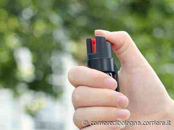 Modena, lo stalker la aspetta all'auto: salvata dal personal trainer con lo spray al peperoncino - Corriere