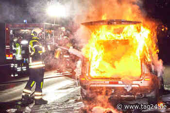Feuerwehreinsatz kurz vor Dresden: Auto gerät auf der A17 in Brand! - TAG24