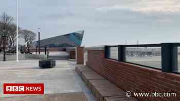 Hull flood defence wall costing £42m officially opened - BBC.com