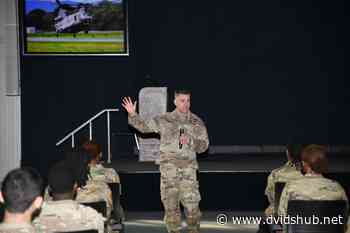 ROTC cadets visit the home of Army Aviation - DVIDS