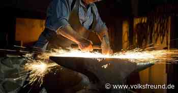Kunstschmied Jens Nettlich arbeitet in der Gemündener Mühle bei Daun - Trierischer Volksfreund