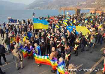 Migliaia di anime in marcia tra Luino e Germignaga per dire "basta" alla guerra in Ucraina - varesenews.it