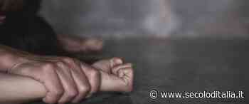 Matera, prende a pugni la moglie e la minaccia anche mentre è in Questura. Arrestato - Secolo d'Italia