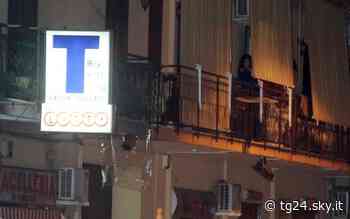 Cuneo, calci e pugni a tabaccaio per lite su sigarette: un ricercato - Sky Tg24