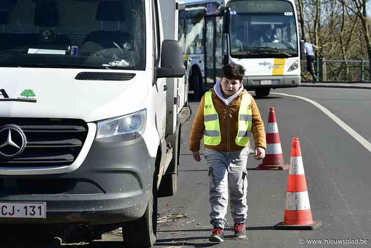 Leerlingen Sint-Lambertusschool leggen voetgangersexamen af: “Sommige ouders geven slecht voorbeeld door niet op het zebrapad over te steken”