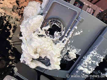 Rund 200 000 Euro Schaden: Unbekannte zerstören mobilen "Blitzer" in Schelklingen