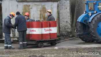 U.S. bans all Russian oil and gas imports, Biden announces