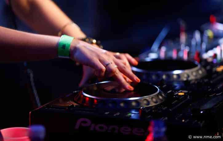 New study shows 98 per cent of female artists suffer from performance anxiety