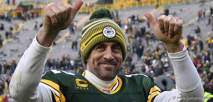 Aaron Rodgers Signs Massive Contract to Stay with Packers, Is Now Highest Paid Player in NFL History!