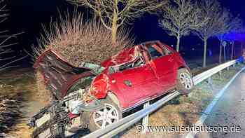 Auto kommt von Straße ab: Fahrerin schwer verletzt - Süddeutsche Zeitung - SZ.de