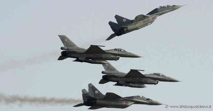 Guerra Russia-Ucraina, la Polonia trasferisce i suoi jet nella base Usa in Germania: “Destinati a Kiev”. Ma gli Stati Uniti: “Sorpresi”