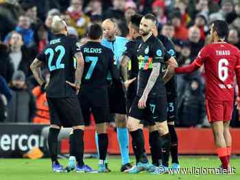 L'Inter sfiora l'impresa: vince ad Anfield ma viene eliminata. Paura sugli spalti