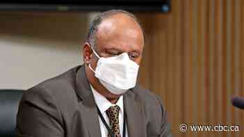 Sask. premier, health minister say Dr. Saqib Shahab recommended shift to weekly COVID-19 reports