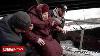 Ukraine war: Civilians leave Irpin after days of fighting
