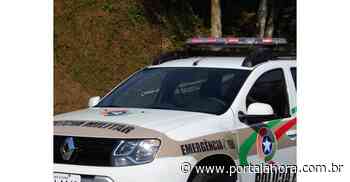 TENTATIVA DE HOMICÍDIO: Mulher desfere facada contra o sogro em Imbituba e liga para a polícia para pedir socorro - Portal AHora