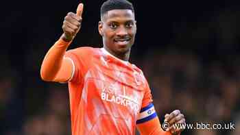 Marvin Ekpiteta: Blackpool defender signs contract extension until 2024