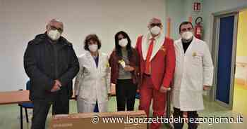 Bari, consegna speciale di Babbo Natale dopo la raccolta solidale - La Gazzetta del Mezzogiorno