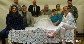 Na twee jaar eindelijk weer toneel in Aalter-Brug: Ware Vrienden duiken bed in - Het Laatste Nieuws