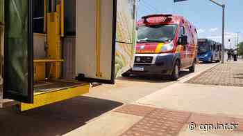 Mulher de 67 anos fica ferida ao cair de escada de ônibus no São Cristóvão - CGN