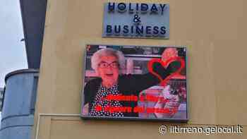 Una gigantografia di Mery sulla parete dell’hotel Tornese - Il Tirreno