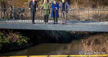 Nederlands minister doet inspiratie op in Tongeren: “Vuilvangen halen hier jaarlijks 18.000 ton afval uit Jeker” - Het Laatste Nieuws