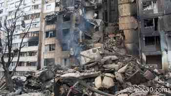 Ukrainians evacuate Kyiv suburbs as thousands killed in 2 weeks of fighting since Russian invasion