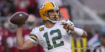 Aaron Rodgers says he will remain with Packers next season