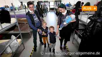 Gestrandet im Gewerbegebiet: Ukrainische Flüchtlinge kommen in Augsburg an