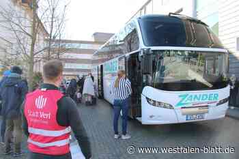 Bus mit 45 Flüchtlingen in Verl angekommen - Westfalen-Blatt