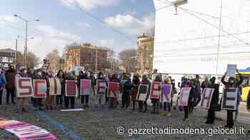 Modena, dagli apprezzamenti per strada agli insulti: «Molestie e discriminazioni quotidiane» - La Gazzetta di Modena