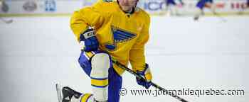 Une tuile tombe sur la tête des Blues