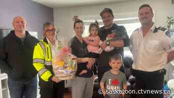 Rural Sask. paramedics who delivered 3 babies in 1 night make special visit