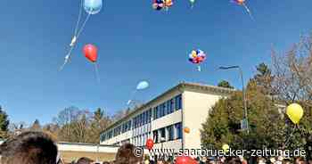 Friedensaktion von TGBBZ und SBBZ Neunkirchen gegen Ukraine-Krieg - Saarbrücker Zeitung