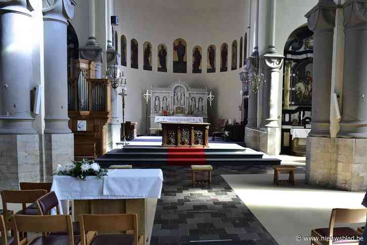 Houtworm bijt dak kerk van Hombeek stuk: “Misvieringen voortaan met ruim 100 zitplaatsen minder”