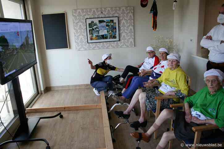 Bewoners van woon-zorgcentrum starten eigen wielerploeg: “Vaak een van de laatste dingen die ze thuis nog zelfstandig konden doen”