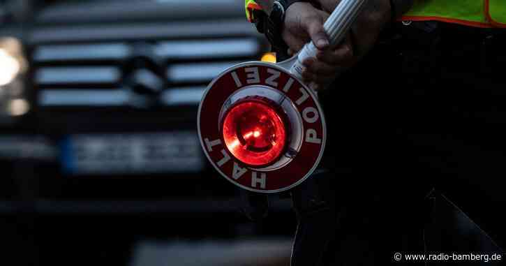 Mann nimmt Trio an Tankstelle mit: Anzeige wegen Schleusung