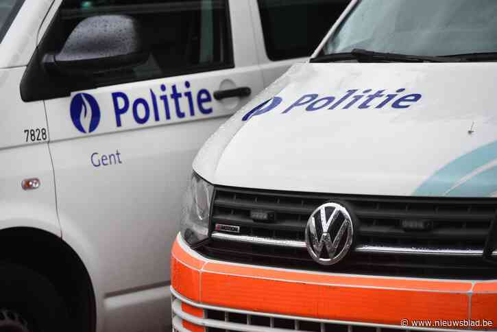 Twee bestuurders beboet met 174 euro voor rijden met gsm in de hand