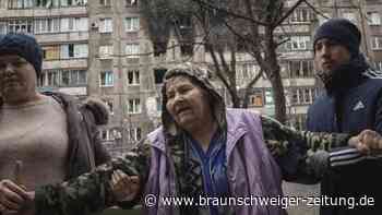 Ukraine-Krieg: Massengräber in Mariupol – Neue Luftangriffe