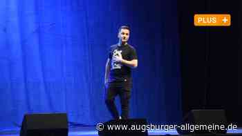 Comedian Özcan Cosar bedient in der Ratiopharm Arena sämtliche Klischees