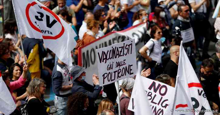 Covid, la faida tra sì e no vax non è mai esistita. Perciò consiglio il libro di Bonaccorsi e Marciano