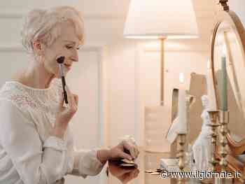 Trucco a 60 anni: le rughe del collo