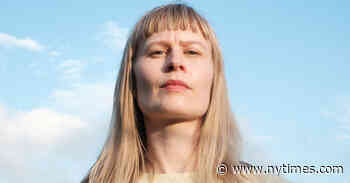 Review: Jenny Hval’s ‘Classic Objects’ Makes Ideas Sing