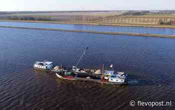 UPDATE | Op zandplaat in Ketelmeer vastgelopen vrachtschip leeggeschept en weer vlotgetrokken - flevopost.nl